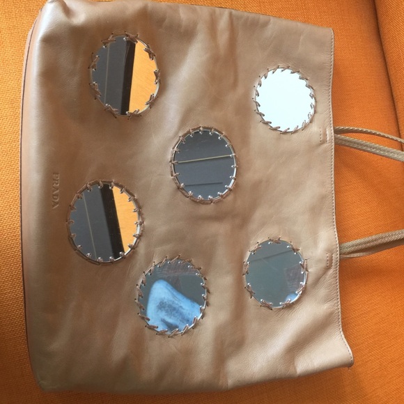 VINTAGE PRADA VERY RARE MIRROR BEIGE TOTE BAG - Picture 2 of 12